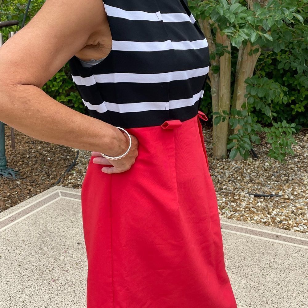 RED,āBLACKĀ ANDāWHITEāSTRIPEāSLEEVELESSāDRESSā - Picture 5 of 8